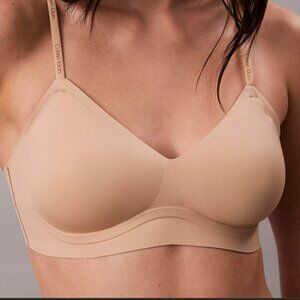 Calvin Klein Invisibles gel wire lightly lined bralette - size medium